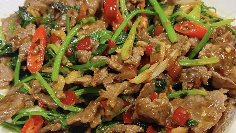 古城烟火里的香辣小馆 香菜与嫩牛肉碰撞出治愈家常味