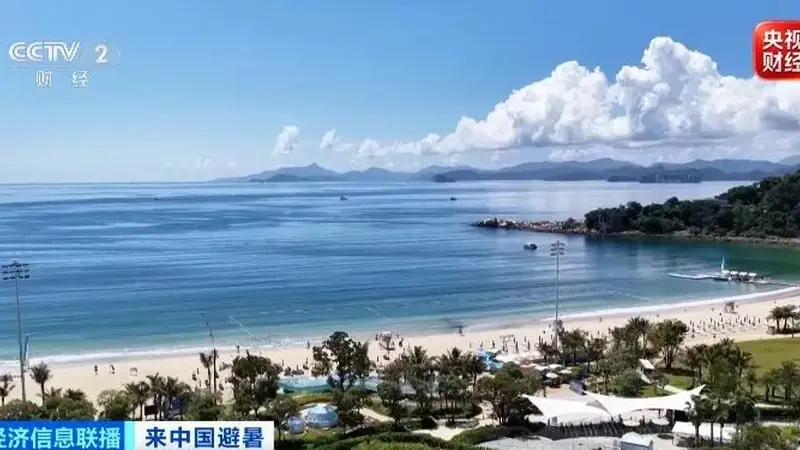 古城避暑引客来 中国入境游圈粉全球藏文化气质