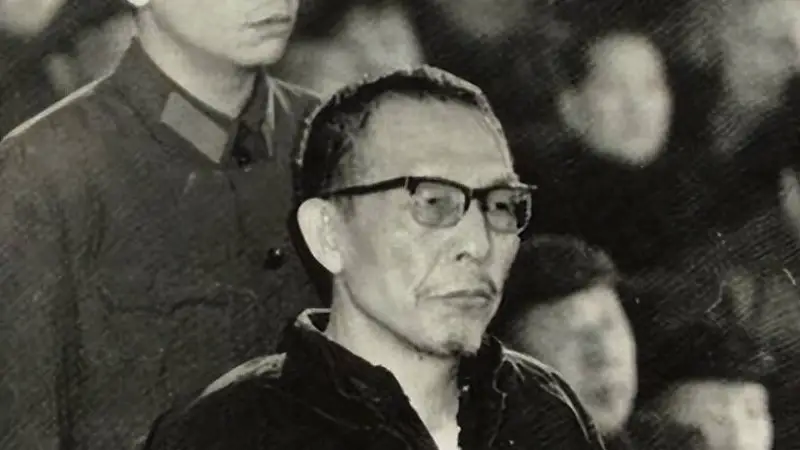张春桥被捕前收到了一个标有绝密字样的信封，信中写了什么？