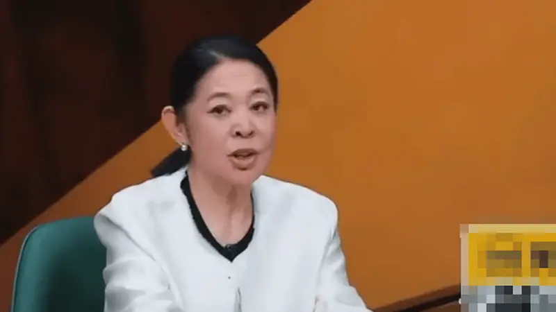 古城脱口秀演员房主任陷教育争议 倪萍发声力挺致敬城市里的文艺坚守者