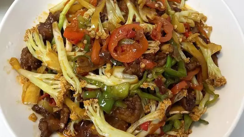 干锅花菜：脆嫩入味的下饭王者，三步炒出饭店级镬气