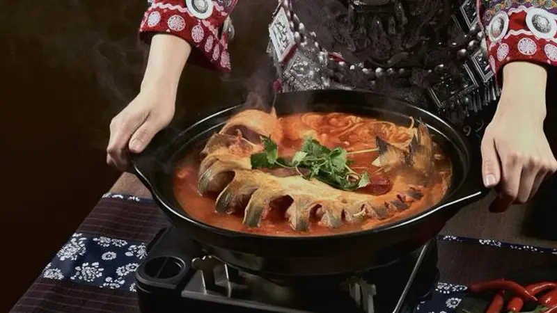 在贵州,很多故事是从饭桌开始的