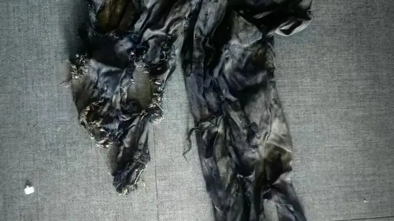 苏州母子新疆网红公路遭泥石流卷走8天被找到,不幸遇难;一家3口自驾,父亲让妻子和11岁儿子下车避险,孩子被冲走母亲施救