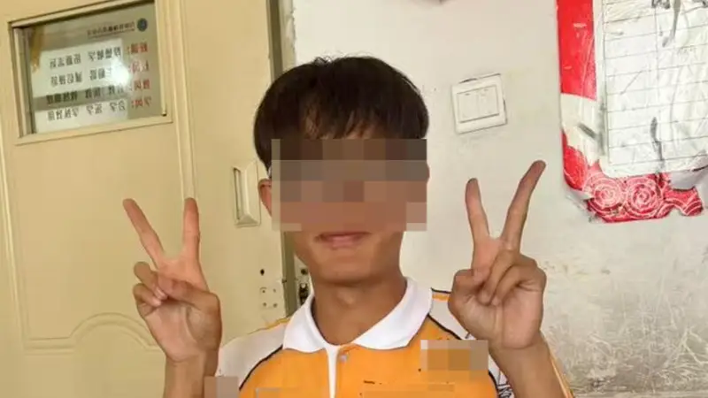 16岁高中生凌晨被捅伤致死 嫌疑人已移送审查起诉 母亲:儿子系国家注册田径运动员，当天刚获运动会接力冠军