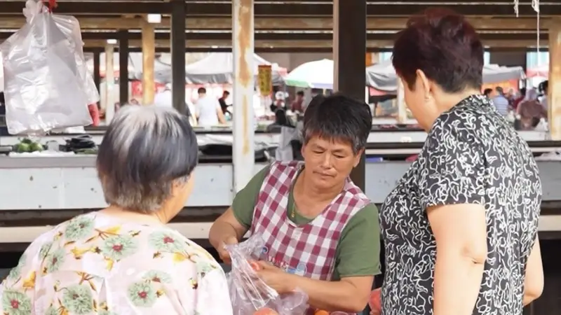 乳山“菜场诗人”王爱玲：半生烟火，半生诗意