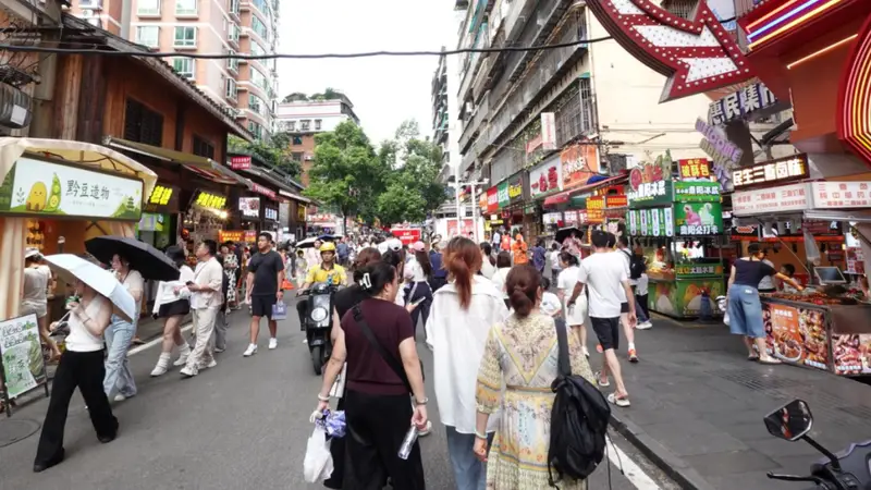 贵阳夏日美食“光盘”行动：烟火气中显文明新风尚
