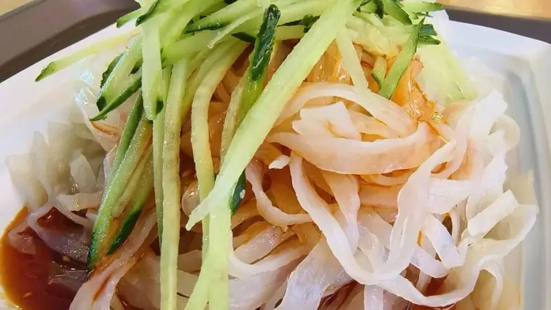 大暑时节品味陕西凉皮：道地风味与制作工艺探秘