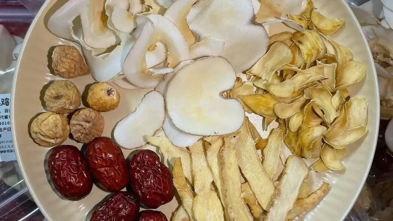 夏季煲汤有讲究，这几种食材让全家喝出好气色