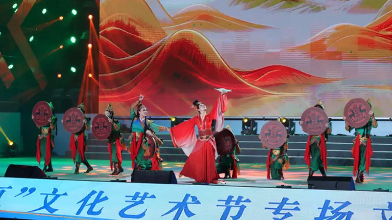 一路向朝阳!朝阳市第二十四届“凌河之夏”文化艺术节启幕