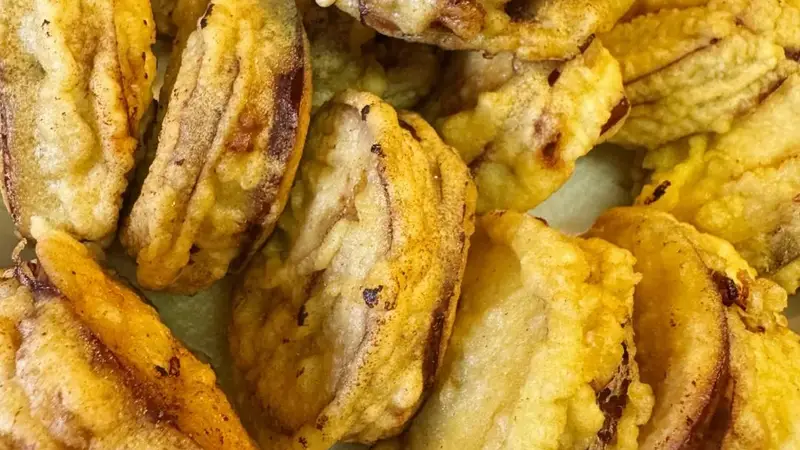 一盘炸茄盒的亮点：外皮酥脆不吸油的调糊秘方在这里