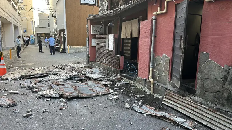 日本一购物中心坍塌致数十人下落不明，熊本县10年前同等震度大地震曾致49人死亡