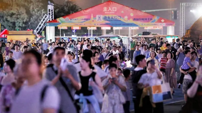 夜幕酒城慢时光