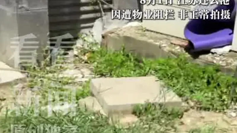 连云港火灾母女坠楼，记者探访事发小区消防通道仍停满车，坠楼处距地面约十二三米