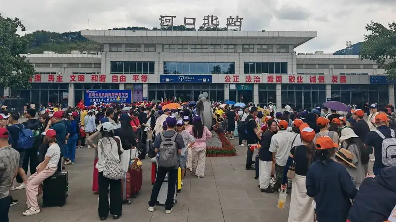 云南：铁路暑运入境游持续火热