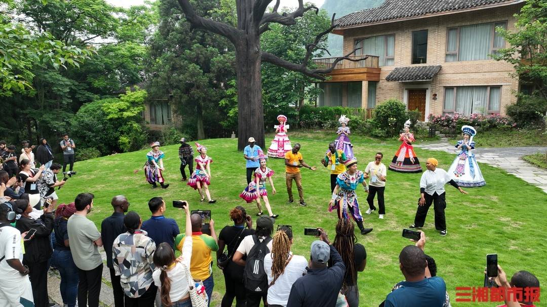 俄罗斯游客爱上张家界，武陵源上半年接待境外游客增长超四成