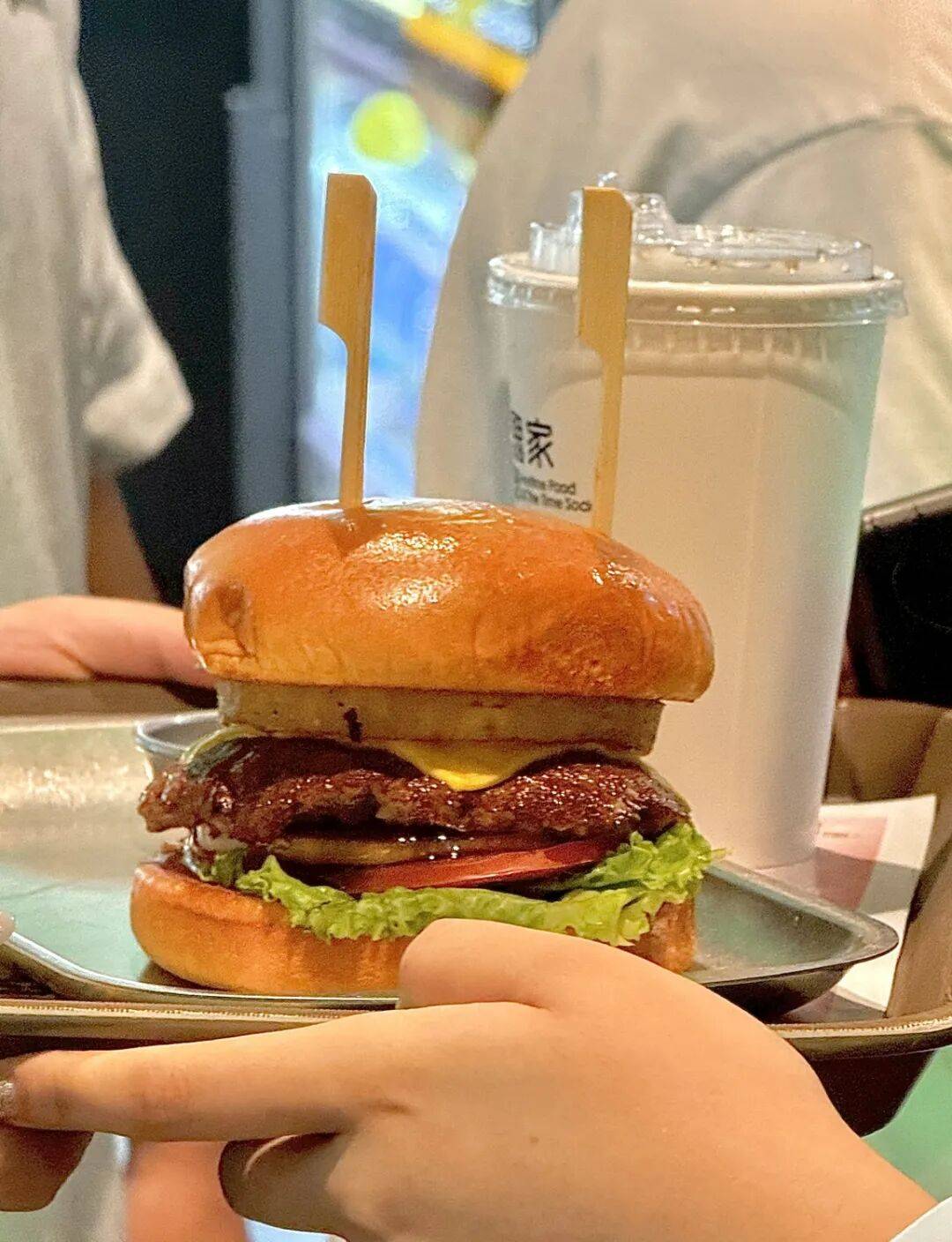 湖南首店开进洋湖，年轻人直呼“排队两小时也值了”！
