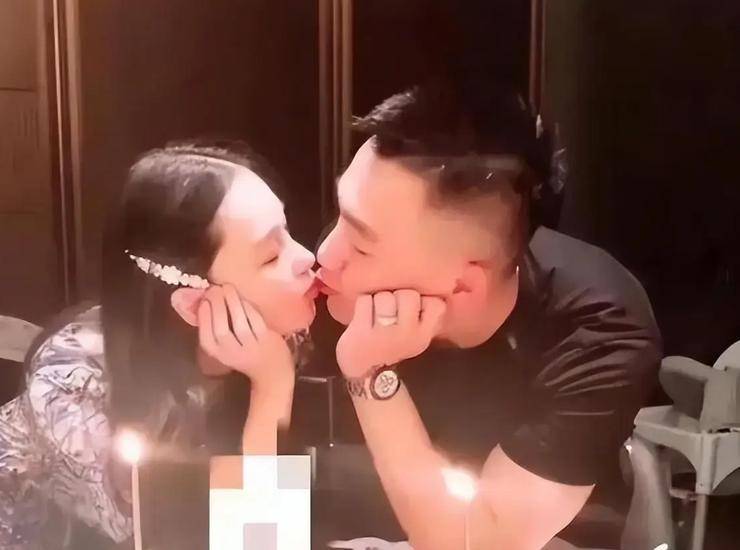 张馨予近照曝光，戳破了和何捷的"婚姻真相"，原来章子怡真没说错