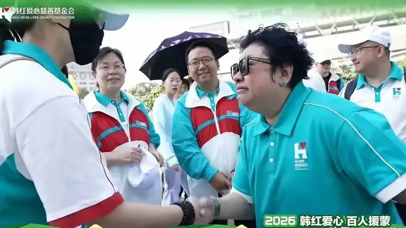 “走个面”风波后,“进不来就喊韩红”又火了,原来她一直就没变
