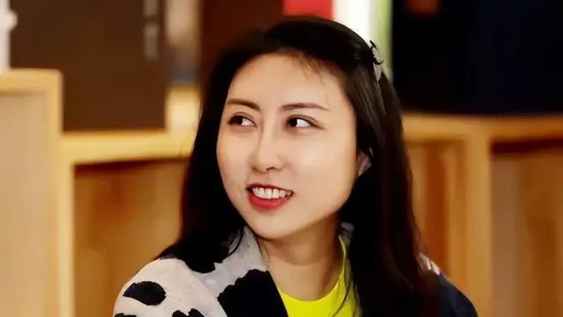 原创贾浅浅的终南捷径，就是最大化亲爹的资源