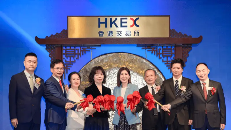富士康打工妹拿下中国女首富，身家855亿