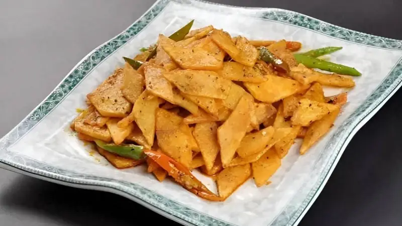 古城烟火里的治愈小食:非炸非炖的孜然土豆香绕街巷