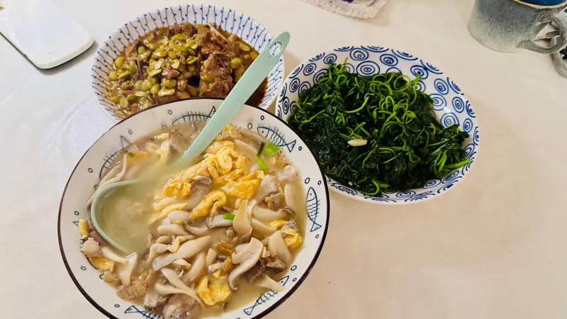 逛古巷归来的家常小食 两菜一汤熨帖烟火里的文艺时光