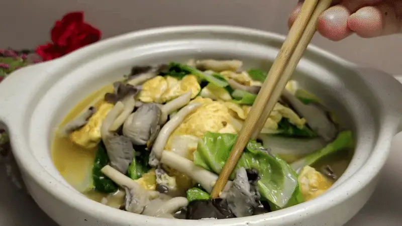 随手做的一道菜，简单搭配一锅鲜香！鲜鲜嫩嫩鲜爽好味、简直太下饭了，上桌一次就吃个精光