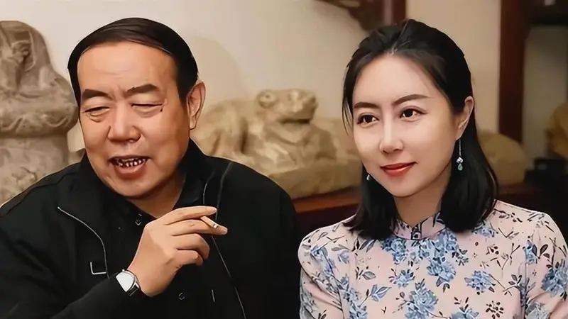 央媒点名不到24小时，贾浅浅再遭3大打击，撤销学位仅是前菜