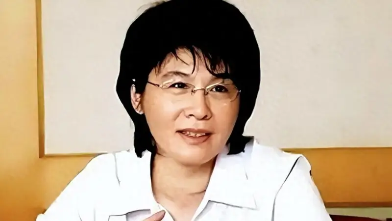 原创她是乔冠华的千金，却被继母百般刁难，连保姆也给她罪受