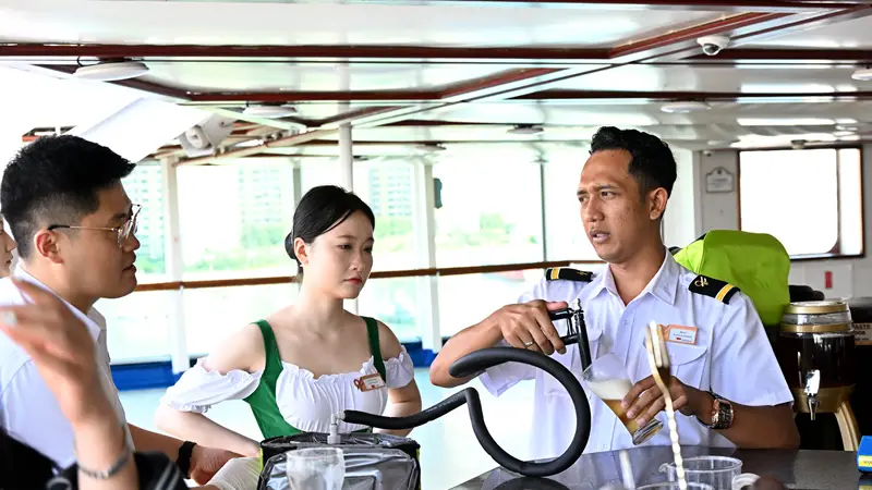 青岛举办“海上啤酒节” 邮轮静态游成啤酒节特色分会场