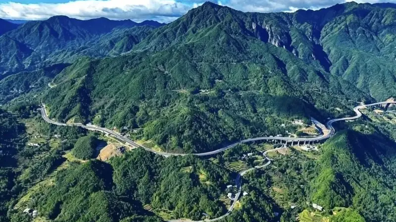 米仓大道连接光雾山诺水河 巴中开启“千里江山图”旅游新篇章