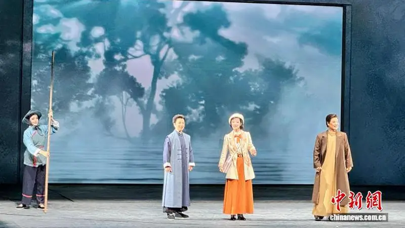 浙江杭州原创越剧现代戏《女班》首演,全部女性演员阵容重现百年历史