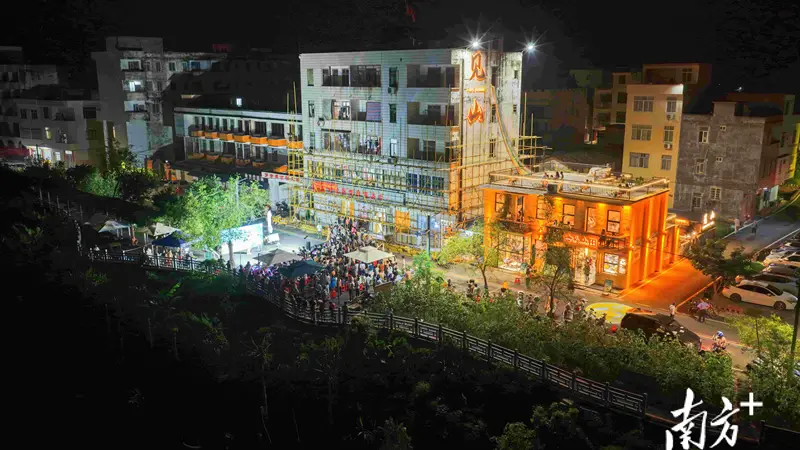 郁南西宁古镇黄皮树下音乐会燃爆夏夜 文艺科普玩出新花样
