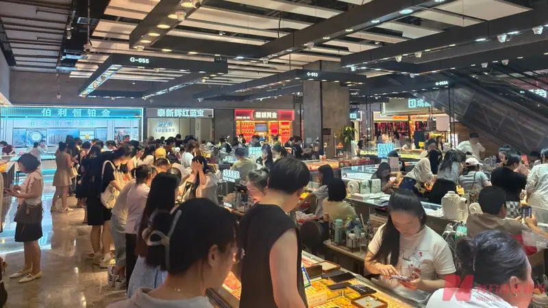 金价上涨 深圳水贝“金商”称买金人多 销售与回收价差缩水