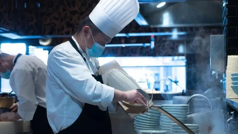 刀削面里的大同味道:一碗治愈游客的乡愁与惊喜