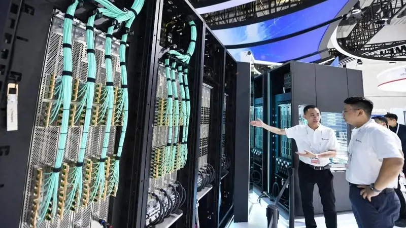 造价过亿的黑色机柜，站上C位
