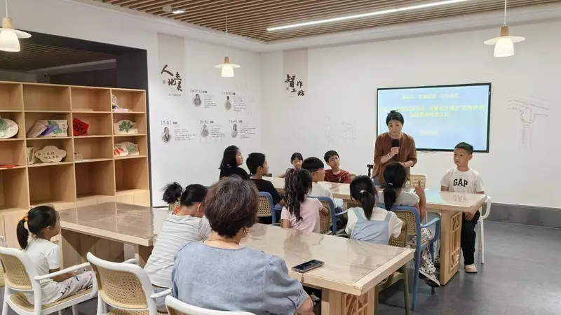 苏州市相城区元和街道众泾社区开展“学说苏州话，传唱老童谣”主题活动