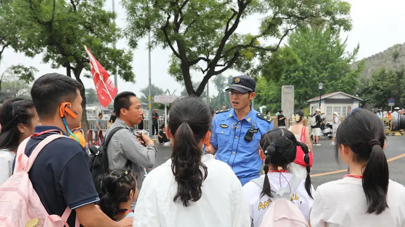 东城城管提醒游客：线上拼团须警惕“黑导游”
