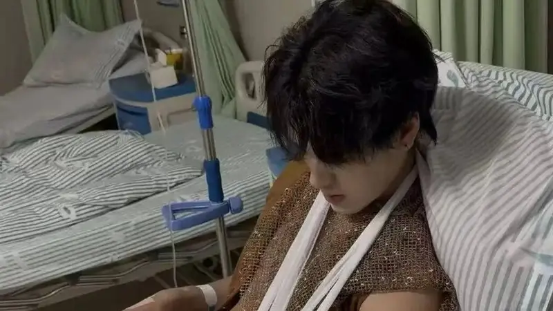 景区NPC和游客掰手腕致骨折，当事人称手臂仍没知觉：没人联系自己，已提交诉讼材料