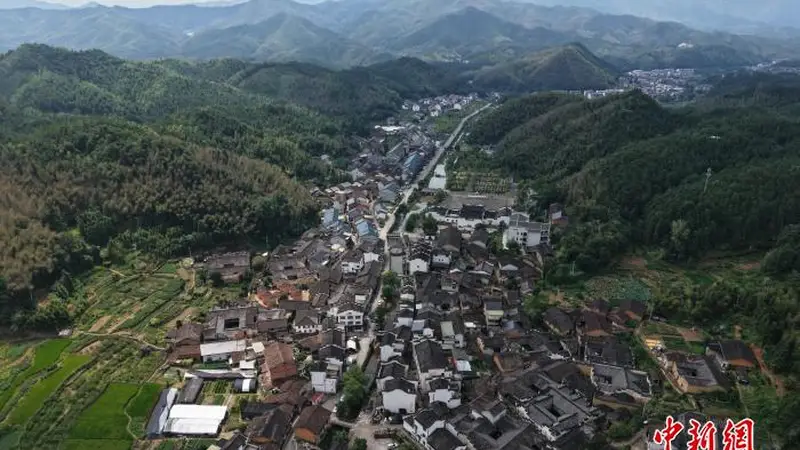 浙江龙泉:八百年源底古村引客来