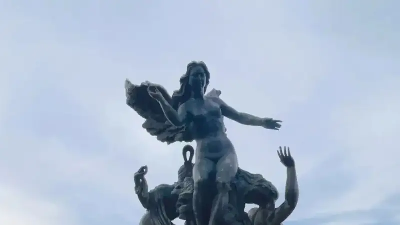“精卫填海”雕塑引争议,景区回应