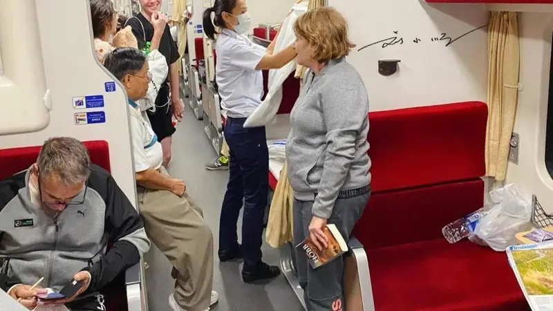 泰国卧铺火车贴心服务揭秘：为何中国火车未能实现