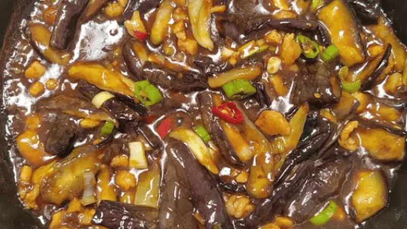 鲜嫩油焖茄子，酱香浓郁，简简单单超适合配米饭