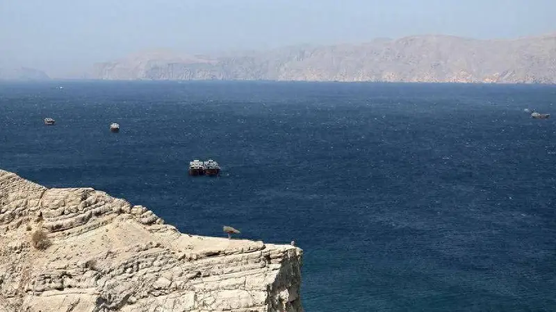 美国受够了，砸600亿在伊拉克修管道！明摆着要废了霍尔木兹海峡？