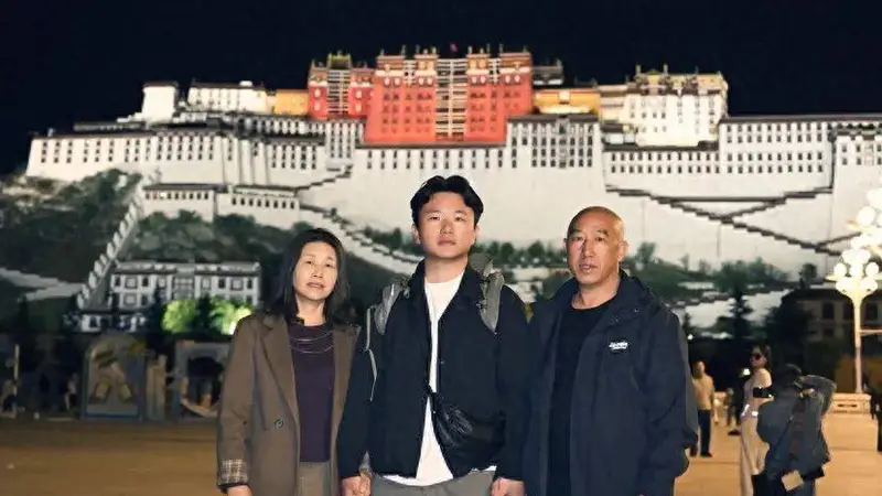 广州网约车司机童金松回应帮乘客罗先生带父母7天3000公里进藏:找了四个师傅才接活儿