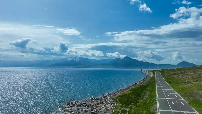 赛里木湖涉事工作人员被警方控制并辞退 古城景区整顿守澄澈湖景