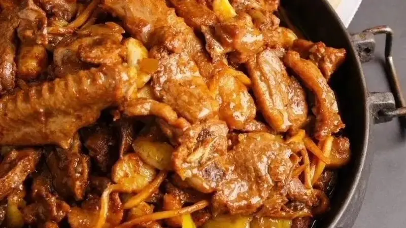 广西古城烟火里的地道风味 糟辣扣肉红油米粉藏着老城烟火气