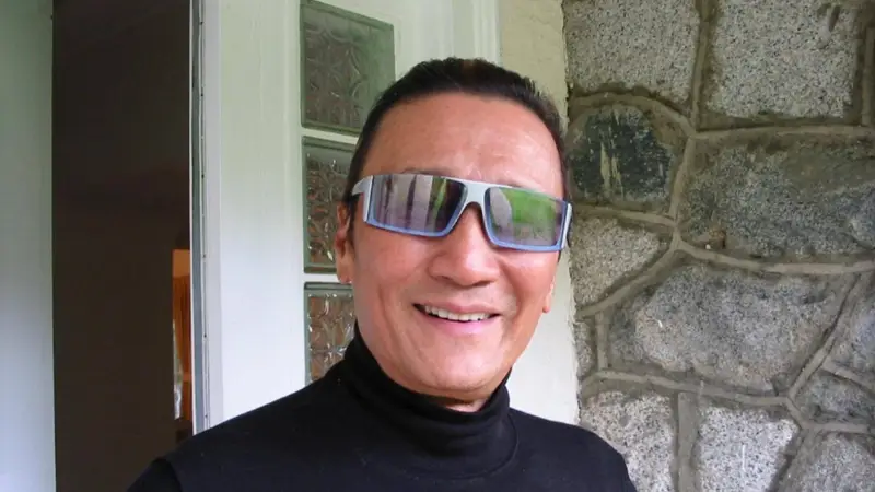谢贤被曝因肺炎离世已出殡,狄波拉与子女现身火葬场,已办完后事