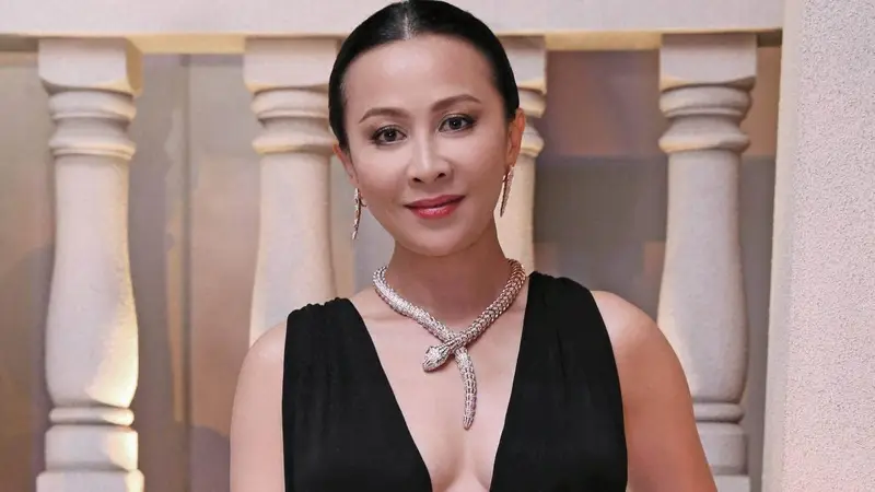 60岁刘嘉玲近况曝光，人老身不老的她，诠释成熟女性健康之美