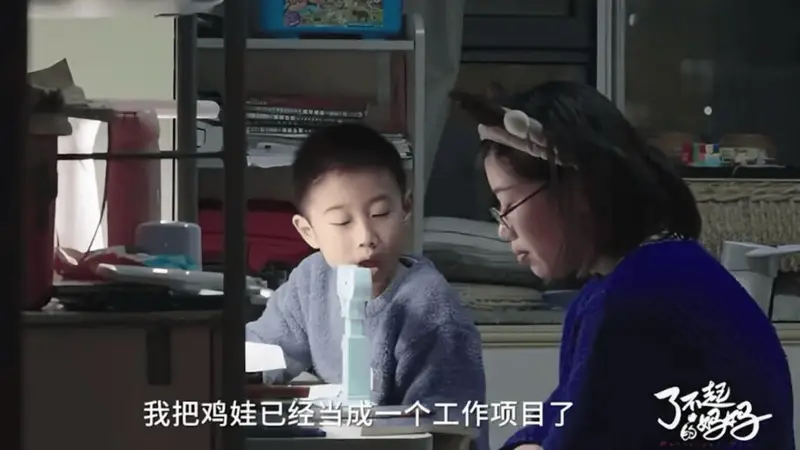 古城烟火里的清醒叩问：都市高知全职妈妈，为何困在家庭与职场的两难抉择中